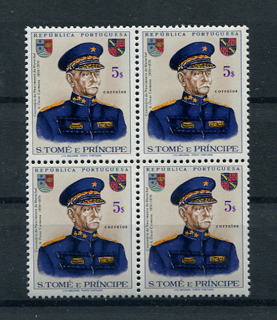 1970 - Afinsa nº 399. Marechal Carmona. Selos de 5$00 EM QUADRA. Novos SEM CHARNEIRA (**) e com goma original. Em boas condições.