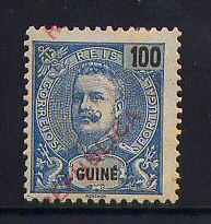 1913 - Afinsa nº 139. D. Carlos I com sobrecarga local REPUBLICA. Selo de 100 reis novo sem goma como emitido. SOBRECARGA DESLOCADA. Em boas condições.