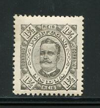 1895 - Afinsa nº 139. D. Carlos I. Selo de 1 1/2r novo com charneira (*) e goma original. Denteado 12 1/2. Em boas condições.