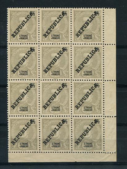 1913 - Afinsa nº 146. D. Carlos I com sobrecarga LOCAL Républica. Selos de 2 1/2r EM BLOCO DE 12. Novos sem goma como usual. Em boas condições.