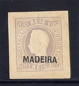 1868 - Afinsa nº 4. Reimpressão de 1905. D. Luis I, fita curva não denteado, 100 reis. Sem goma. Em boas condições.