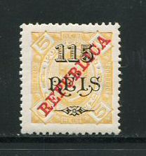 1915 - Afinsa nº 164. D. Carlos I com sobrecarga REPUBLICA. Selo de 115r/5r novo com charneira (*) e goma original. Denteado 12 1/2. Em boas condições.