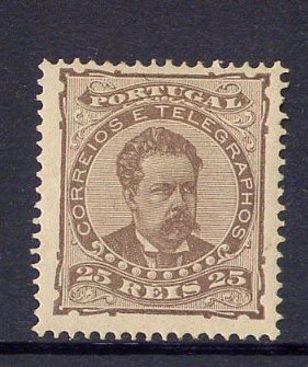 1882/83 - Afinsa nº 57. D. Luis I de frente, 25 reis. Reimpressão de 1905. Com charneira e goma original. Em boas condições.