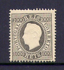 1884 - Afinsa nº 67. Reimpressão de 1905. D. Luis I fita direita. Nova cor e valor. 1000 reis. Com charneira e goma original. Em boas condições.