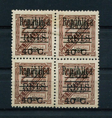 1925 - Afinsa nº 266. D. Carlos I com sobretaxa. Selos de 40c/400r/2 1/2r EM QUADRA. Novos sem goma (barras normais). Em boas condições.