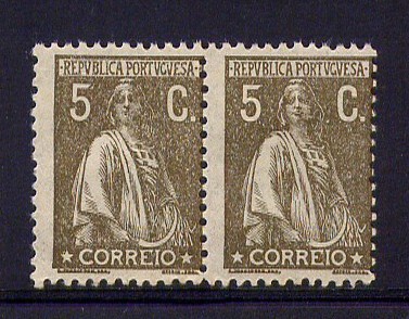 1923 - Afinsa nº 252. Ceres 5c EM PAR. DESLOCADOS. Papel liso Dent. 12 x 11 1/2. Novos sem charneira. Em boas condições.