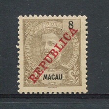 1911 - Afinsa nº 156. D. Carlos I com sobrecarga REPUBLICA. Selo de 8a novo sem goma como emitido. Em boas condições.