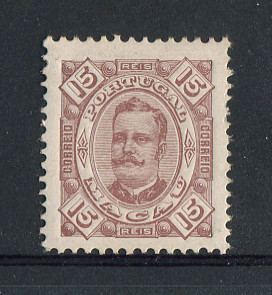 1893 - Afinsa nº 49. D. Carlos I. Selo de 15r novo COM CHARNEIRA (*) e goma original. Em boas condições.