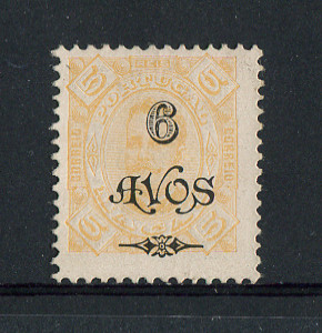 1902 - Afinsa nº 111. D. Carlos I com sobretaxa. Selo de 6a/5r novo sem goma como usual. Em boas condições.