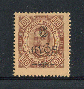 1902 - Afinsa nº 116. D. Carlos I com sobretaxa. Selo de 6a/100r novo sem goma como emitido. Denteado 13 1/2. Em boas condições.