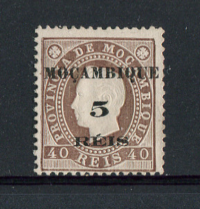 1898 - Afinsa nº 52. D. Luis I com sobrecarga. Selo de 5r/40r novo sem goma como emitido. Em boas condições.