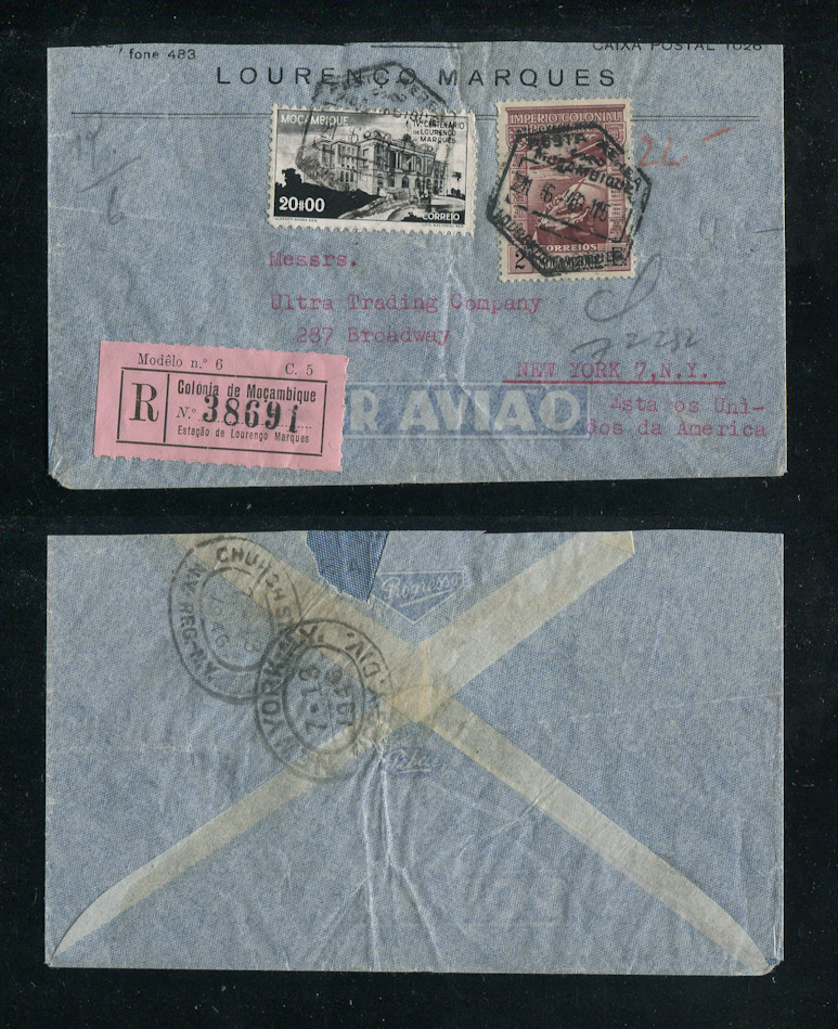 1946 - Carta registada de Moçambique para os E.U.A.  Selos de 20$00 e 2$00. Carimbo de chegada no verso. Em boas condições.