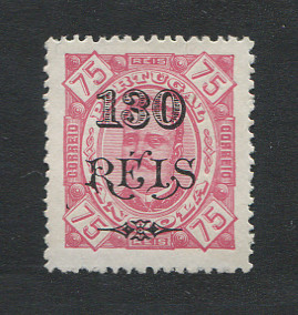 1902 - Afinsa nº 70c. D. Carlos I com sobretaxa. Selo de 130r/75r novo sem goma. Denteado 13 1/2, papel pontinhado. Em boas condições.