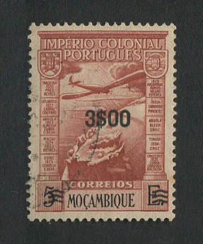 1946 - Correio Aéreo nº 10. Império colonial Português com sobretaxa. Selo de 3$00/5$00 usado. Em boas condições.