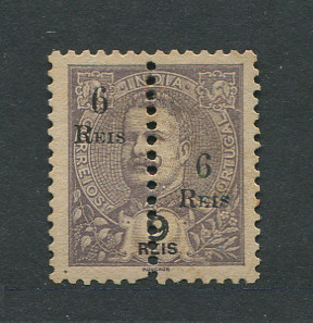 1911 - Afinsa nº 221c. D. Carlos I com sobretaxa e perfurado a meio. Selo de 6r/9r novo, sem goma. ''6'' MAIS PEQUENO (sobretaxa do lado direito). Em boas condições.