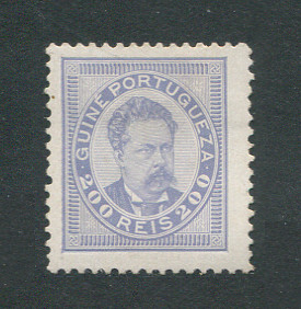 1886 - Afinsa nº 32. D. Luis I. Selo de 200 reis novo COM CHARNEIRA (*) e goma original. Em boas condições.