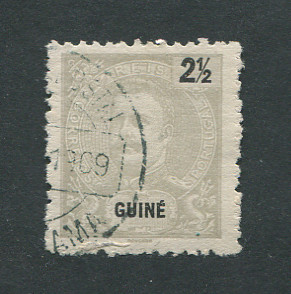 1898 - Afinsa nº 47. D. Carlos I. Selo de 2 1/2r usado. Em boas condições.