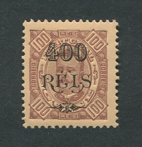 1902 - Afinsa nº 83. D. Carlos I com sobretaxa. Selo de 400r/100r novo, COM CHARNEIRA (*) e goma original. Em boas condições.