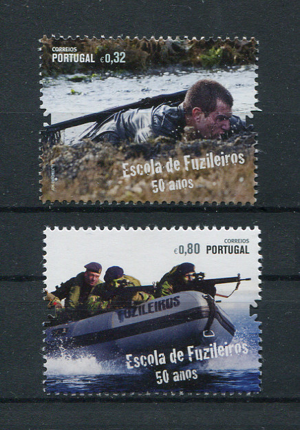 2011 - Afinsa nº 4096/4097. 50 Anos da Escola de Fuzileiros. Série nova sem charneira. Goma Original. Em boas condições.