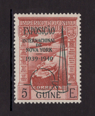 1938 - Correio Aéreo. Afinsa nº 7A. Império Colonial Português. 5$00 com sob. "Expo. International de N. Y.". Novo, COM CHARNEIRA (*) e goma original. Em boas condições.