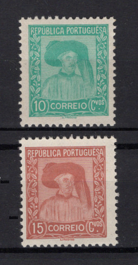 1935 - Afinsa nº 568c/569c. Infante D. Henrique. Série completa nova SEM CHARNEIRA (**) e com goma original. PAPEL PONTINHADO. Em boas condições.