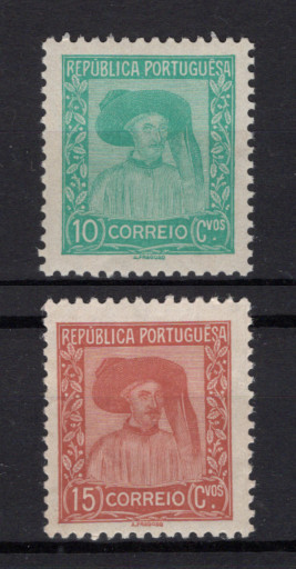 1935 - Afinsa nº 568/569. Infante D. Henrique. Série completa nova, COM CHARNEIRA (*) e goma original. PAPEL LISO. Em boas condições.