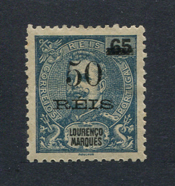 1905 - Afinsa nº 77. D. Carlos com sobretaxa. Selo de 50r/65r novo, COM CHARNEIRA (*) e goma original. Em boas condições.