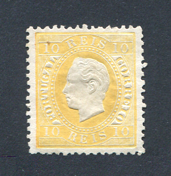 1870/6 - Afinsa nº 37. D. Luis I, fita direita. Selo de 10 reis NOVO SEM GOMA. Papel liso, denteado 12 1/2. Em boas condições.