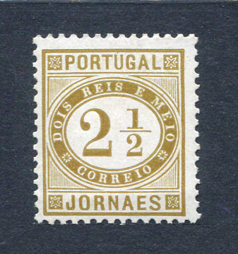 1876 - Afinsa nº 48K. Jornaes. Selo de 2 1/2 reis NOVO, SEM GOMA. AMARELO CASTANHO. Papel porcelana, denteado 11 1/2. Em boas condições.