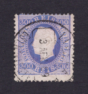 1870/6 - Afinsa nº 47B. D. Luis I, fita direita. Selo de 300 reis usado. Papel porcelana, denteado 12 1/2. Em boas condições.
