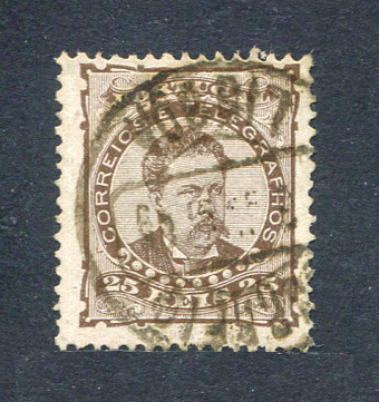 1882/83 - Afinsa nº 57A. D. Luis I de frente. Selo de 25 reis usado. Papel porcelana, denteado 12 1/2. Em boas condições.