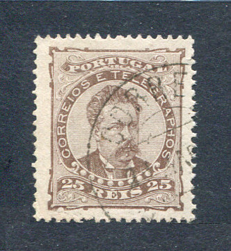 1882/83 - Afinsa nº 57e. D. Luis I de frente. Selo de 25 reis usado. Papel liso, denteado 13 1/2. Em boas condições.