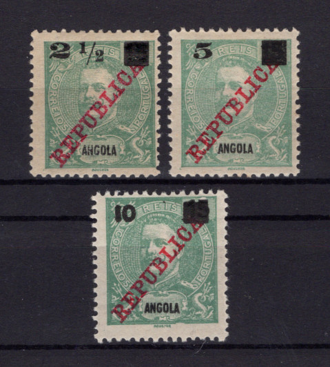 1912 - Afinsa nº 113/115. D. Carlos I com sobretaxas. Série completa nova COM CHARNEIRA (*) e goma original. Em boas condições.