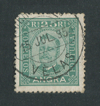 1892 - Afinsa nº 5. D. Carlos I. Selo de 25 reis usado. CARIMBO DE VELAS. Papel porcelana, denteado 12 1/2. Tem um canto curto.