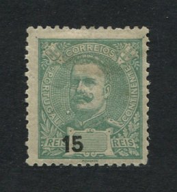 1898 - Afinsa nº 140. D. Carlos I, novas cores e valores. Selo de 15 reis novo com charneira (*) e goma original. TAXA DESLOCADA. Denteado irregular.