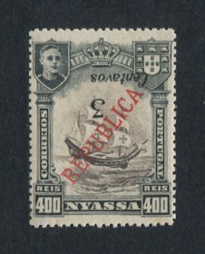 1921 - Afinsa nº 88a. D. Manuel II com sobretaxa e sobrecarga. Selo de 3c/400r novo SEM CHARNEIRA (**) e com goma original. SOBRECARGA INVERTIDA. Em boas condições.