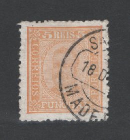 1892 - Afinsa nº 1. D. Carlos I. Selo de 5 reis USADO. Papel porcelana, denteado 12 1/2. Em boas condições.