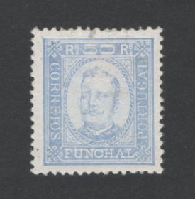 1892 - Afinsa nº 6. D. Carlos I. Selo de 50 reis novo, COM CHARNEIRA (*) e goma original. Papel porcelana, denteado 12 1/2. Pequena transparência e cor irregular.