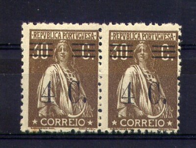 1928 - Afinsa nº 452f. Ceres com sobretaxa. Selos de 4c/30c EM PAR. Novos SEM CHARNEIRA (**) e com goma original. 2º selo com SOBRECARGA/BARRAS TIPO VIII. Papel liso, 12x11 1/2. Em boas condições.