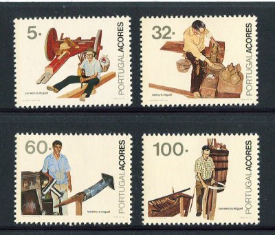 1990 - Afinsa nº 1953/56. Profissões dos Açores. Série nova sem charneira. Goma Original. Em boas condições.