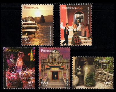 1999 - Afinsa nº 2586/90. BAIXO CUSTO. Encontro de culturas - Macau. Série nova sem charneira. Goma Original. Em boas condições.