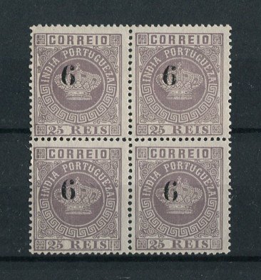 1881 - Afinsa nº 80a. Coroa com sobretaxa. Selos de 6r/25r EM QUADRA. VIOLETA. Novos sem goma como emitidos. Denteado 13 1/2. Em boas condições.