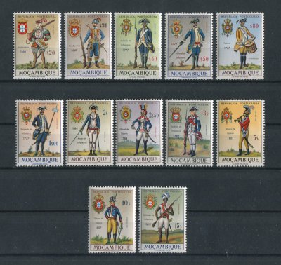 1967 - Afinsa nº 490/501. Uniformes Militares. Série completa nova SEM CHARNEIRA (**) e com goma original. Em boas condições.
