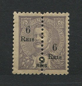 1911 - Afinsa nº 221. D. Carlos I com sobretaxa e perfurado a meio. Selo de 6r/9r novo sem goma. Em boas condições.