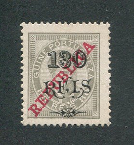1915 - Afinsa nº 161. D. Luis I com sobrecarga REPUBLICA. Selo de 130r/80r novo, sem goma. Denteado 12 1/2. Em boas condições.