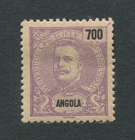 1898 - Afinsa nº 52. D. Carlos I. Selo de 700r novo COM CHARNEIRA (*) e goma original. Em boas condições.