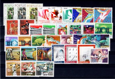 1975 -  Ano Completo. Todos os selos deste ano, novos SEM CHARNEIRA (**). Afinsa nº 1242/1274. Em boas condições.