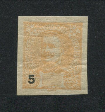 1895 - Afinsa nº 127. D. Carlos I. PROVA NÃO DENTEADA de 5 reis. Nova, COM CHARNEIRA (*) e goma original. TAXA DESLOCADA. Pequenos vincos como usual neste tipo de provas mas em boas condições.