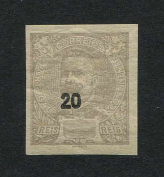 1895 - Afinsa nº 130. D. Carlos I. PROVA NÃO DENTEADA de 20r. TAXA DESLOCADA. Com charneira (*) e goma original. Em boas condições.