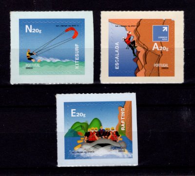 2015 - Afinsa nº 4529/4531. Desportos Radicais - SELOS AUTOADESIVOS (2º grupo). Série completa nova sem charneira. Goma original. Em boas condições.